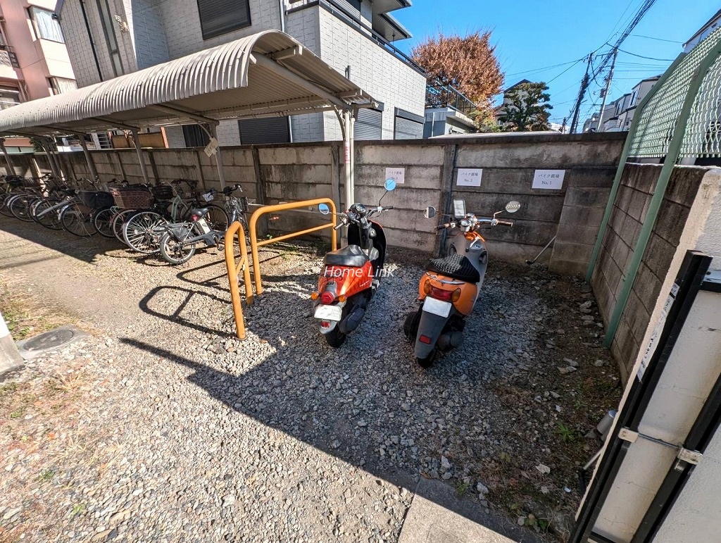 南ときわ台ローヤルコーポ　バイク置き場
